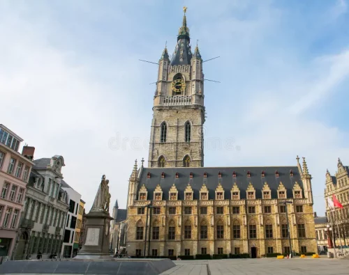tour-de-beffroi-a-gand-belgique-81777341
